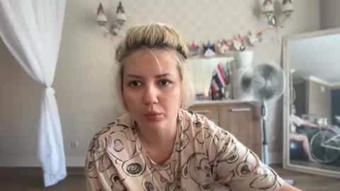Snapshot of _morpho_ chatting on June 27, 2026, 11:59 am Francine Aisi Morpho - a genus of blue butterflies. online show from June 27, 2026, 11:59 am
