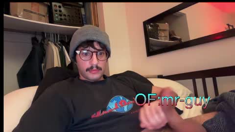 Snapshot of _mrguy_ chatting on June 9, 2026, 1:28 am _mrguy_ online show from June 9, 2026, 1:28 am