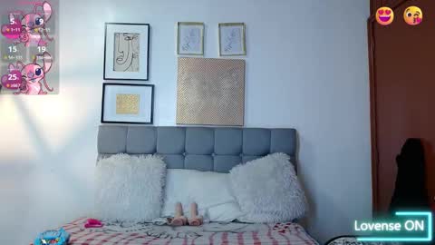 _naomi_s online show from November 23, 2025, 1:44 pm