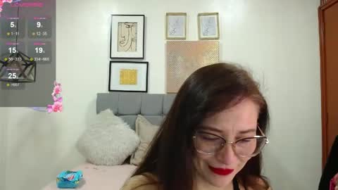 _naomi_s online show from May 19, 2026, 1:39 pm