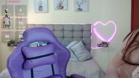 _naomi_s online show from June 15, 2026, 1:24 pm