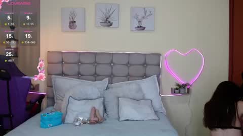 _naomi_s online show from June 22, 2026, 1:19 pm
