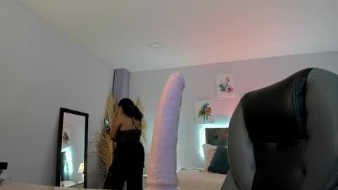 Snapshot of _natalie18_ chatting on November 8, 2025, 11:58 pm Natalie online show from November 8, 2025, 11:58 pm