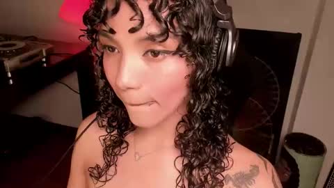 Nati - Independ model online show from April 7, 2026, 4:46 am
