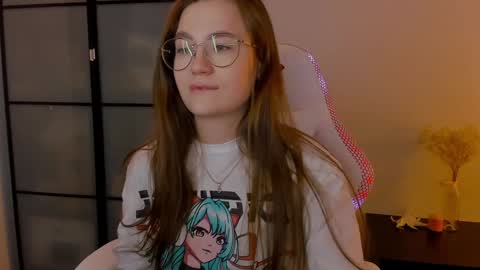 Snapshot of _nemalkovamia chatting on December 4, 2024, 7:39 am Mia with a big heart online show from December 4, 2024, 7:39 am