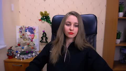 Snapshot of _nicole_new chatting on December 30, 2024, 5:44 pm Nica online show from December 30, 2024, 5:44 pm