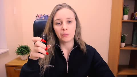 Snapshot of _nicole_new chatting on January 19, 2025, 12:17 pm Nica online show from January 19, 2025, 12:17 pm