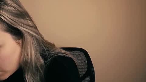 Snapshot of _nicole_new chatting on October 29, 2025, 9:11 am Nica online show from October 29, 2025, 9:11 am