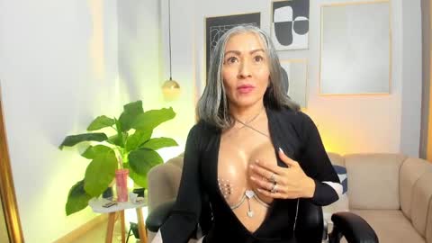 Snapshot of _nicoletteshea_ chatting on May 15, 2026, 10:06 pm _nicoletteshea_ online show from May 15, 2026, 10:06 pm