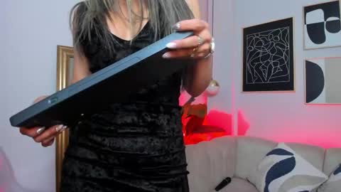 Snapshot of _nicoletteshea_ chatting on May 20, 2026, 9:54 pm _nicoletteshea_ online show from May 20, 2026, 9:54 pm