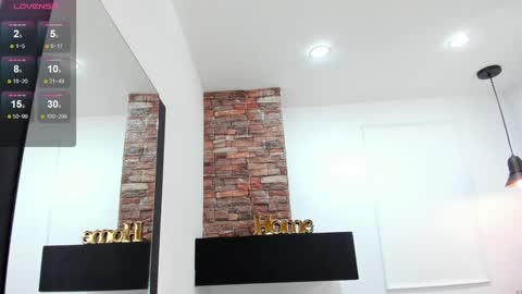 Snapshot of _nina_sweet chatting on February 4, 2025, 6:06 pm online show from February 4, 2025, 6:06 pm