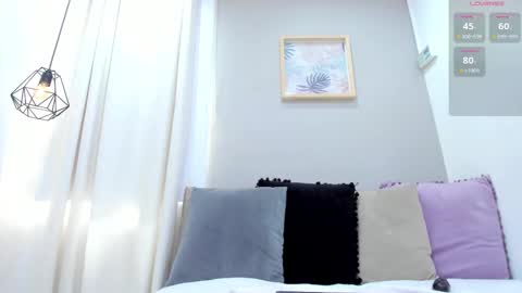 Snapshot of _nina_sweet chatting on February 13, 2025, 6:05 pm online show from February 13, 2025, 6:05 pm