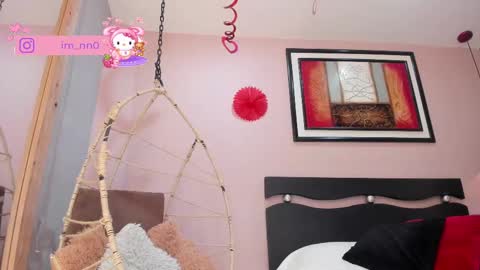 Snapshot of _nina_sweet chatting on February 15, 2025, 8:33 pm online show from February 15, 2025, 8:33 pm
