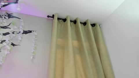 Snapshot of _nina_sweet chatting on September 28, 2025, 11:59 am online show from September 28, 2025, 11:59 am