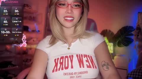 Snapshot of _nippleticklexxx chatting on September 25, 2025, 5:05 pm Lily online show from September 25, 2025, 5:05 pm