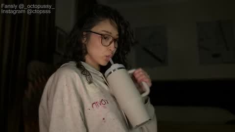 Snapshot of _octopussy_ chatting on April 15, 2026, 10:43 pm Mikayla online show from April 15, 2026, 10:43 pm