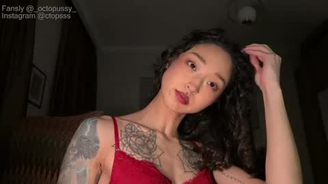 Snapshot of _octopussy_ chatting on April 19, 2026, 10:45 pm Mikayla online show from April 19, 2026, 10:45 pm