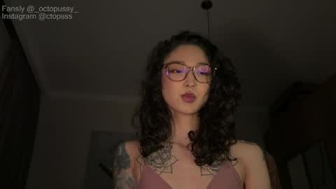 Snapshot of _octopussy_ chatting on April 20, 2026, 9:27 pm Mikayla online show from April 20, 2026, 9:27 pm
