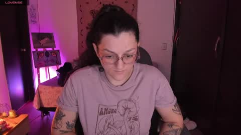 Snapshot of _peach__ chatting on May 31, 2026, 2:53 am violeta ig online show from May 31, 2026, 2:53 am