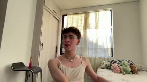 Snapshot of _peachyboy chatting on June 21, 2026, 10:23 pm esteban online show from June 21, 2026, 10:23 pm