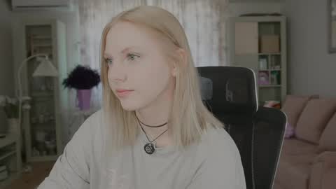 Snapshot of _penisflytrap_ chatting on May 22, 2026, 7:15 am Viktoria online show from May 22, 2026, 7:15 am