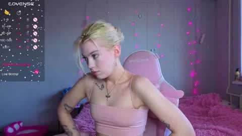 Ellie and Nika online show from June 7, 2026, 11:25 am