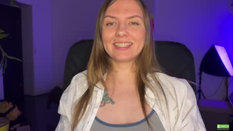 Snapshot of _private_person_ chatting on December 4, 2024, 5:11 pm HADLY today day-off see u online 0112 online show from December 4, 2024, 5:11 pm