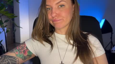 Snapshot of _private_person_ chatting on December 14, 2024, 8:29 pm HADLY today day-off see u online 0112 online show from December 14, 2024, 8:29 pm