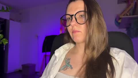 Snapshot of _private_person_ chatting on February 13, 2025, 6:27 pm HADLY today day-off see u online 0112 online show from February 13, 2025, 6:27 pm