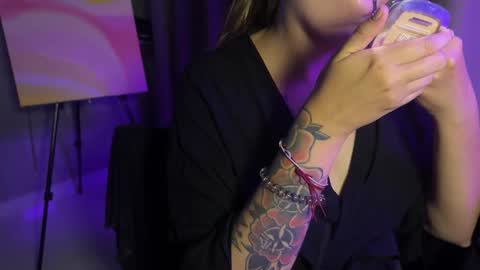 Snapshot of _private_person_ chatting on November 19, 2025, 1:55 pm HADLY today day-off see u online 0112 online show from November 19, 2025, 1:55 pm