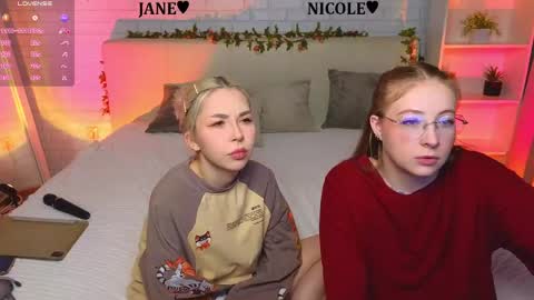 Merlizz Eva Jane Mila Nicole  left to right  online show from April 28, 2026, 8:25 pm