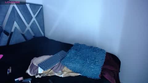 caroline online show from December 1, 2025, 12:48 am