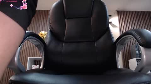 Snapshot of _redfoxxx_ chatting on October 10, 2025, 8:08 pm You can tell me Mariana online show from October 10, 2025, 8:08 pm