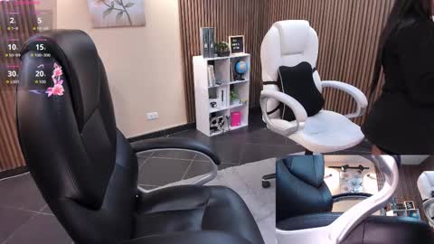 Snapshot of _redfoxxx_ chatting on November 15, 2025, 8:11 am You can tell me Mariana online show from November 15, 2025, 8:11 am