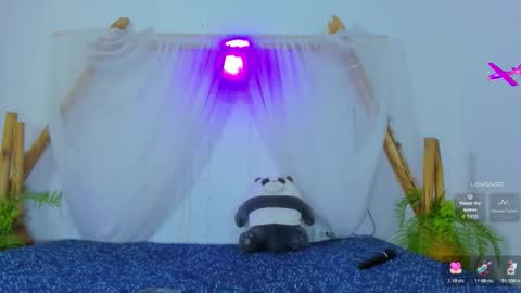 Snapshot of _redmoon chatting on December 4, 2025, 7:44 pm Moon online show from December 4, 2025, 7:44 pm