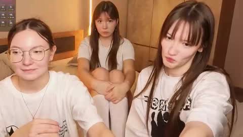 Snapshot of _reverse_gang_ chatting on November 23, 2025, 4:40 pm LISSAPVT IS OPEN online show from November 23, 2025, 4:40 pm