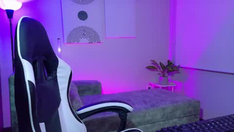 Roberto online show from August 7, 2026, 5:53 am