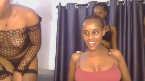 Snapshot of _roxxana chatting on June 2, 2026, 6:32 pm Roxxana online show from June 2, 2026, 6:32 pm