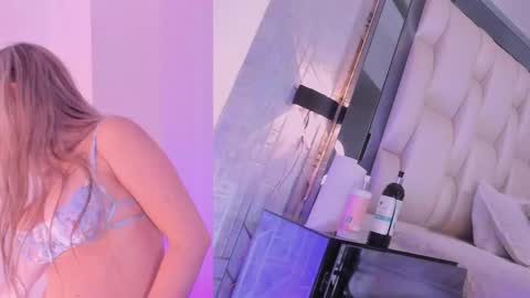 Snapshot of _saragarcia_ chatting on October 29, 2025, 11:23 am Sara online show from October 29, 2025, 11:23 am