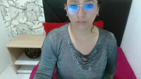 _saraximena_ online show from December 23, 2025, 5:49 am