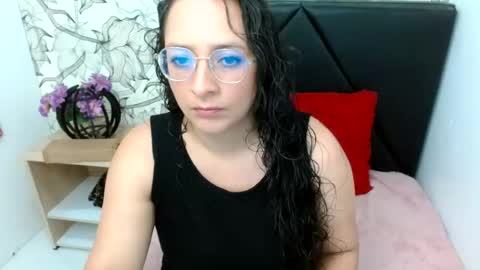 _saraximena_ online show from June 22, 2026, 3:42 pm