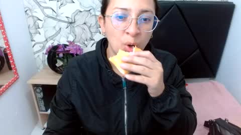 _saraximena_ online show from July 16, 2026, 7:14 am