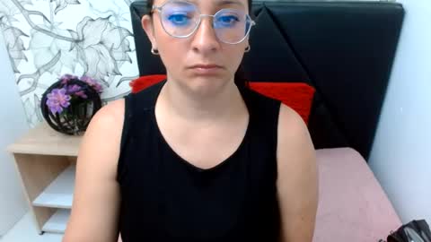 _saraximena_ online show from August 3, 2026, 4:22 pm