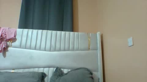 _sassydiva_ online show from November 26, 2025, 12:39 pm