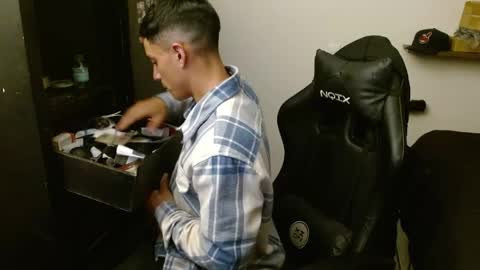 Snapshot of _schnnneider_ chatting on May 10, 2026, 11:43 pm SCHNEIDER online show from May 10, 2026, 11:43 pm