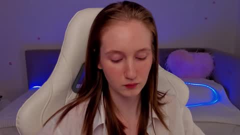 _secretelly_ online show from November 28, 2025, 3:42 am