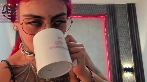 Snapshot of _selene_red chatting on February 6, 2025, 8:56 pm Selene online show from February 6, 2025, 8:56 pm