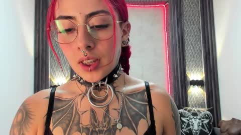 Snapshot of _selene_red chatting on February 11, 2025, 5:07 pm Selene online show from February 11, 2025, 5:07 pm