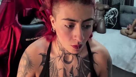 Snapshot of _selene_red chatting on March 9, 2025, 4:44 pm Selene online show from March 9, 2025, 4:44 pm