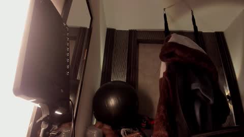 Snapshot of _selene_red chatting on October 10, 2025, 4:06 pm Selene online show from October 10, 2025, 4:06 pm